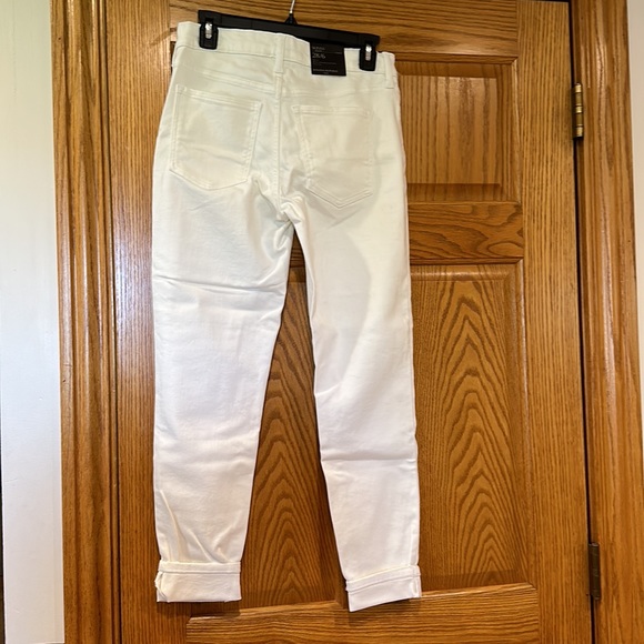NWT Banana Republic jeans, mid-rise, skinny fit, size 28/6. - Picture 4 of 7